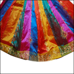 Click Here For Bigger Zoom - Designer Multicolour Pattu Parikini with contrast border SPP-28